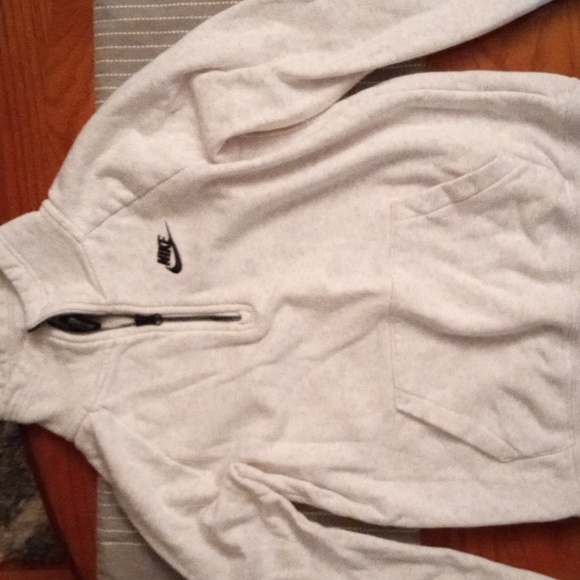 Nike Tops - Nike sweatshirt